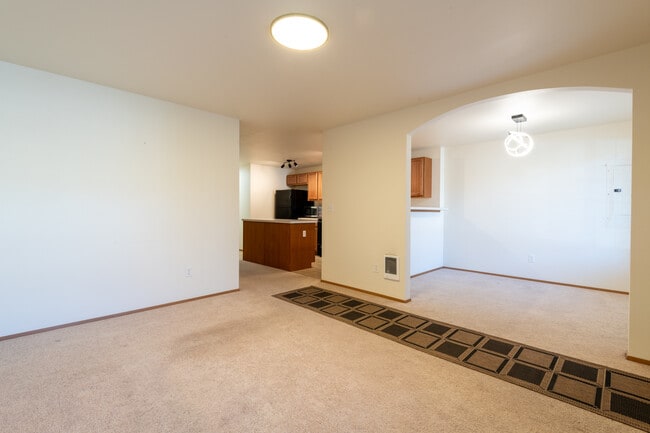 Building Photo - 2732 Hidden Springs Loop SE