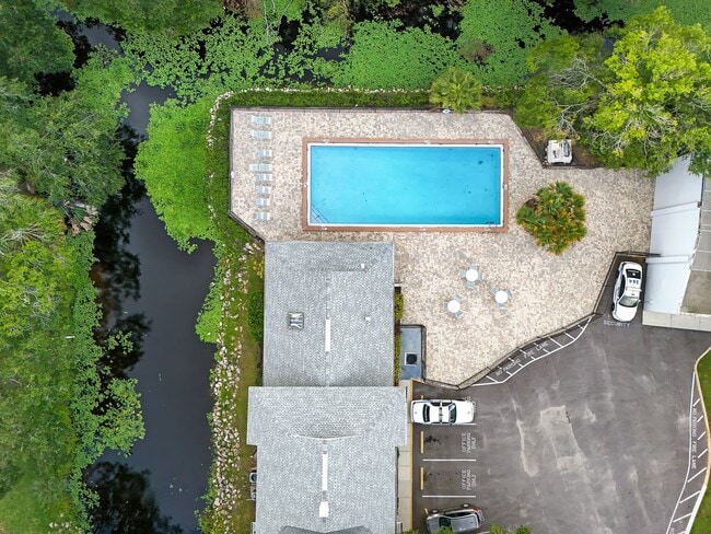 Building Photo - Riverwalk Retreat: Updated 3BR Townhome in...