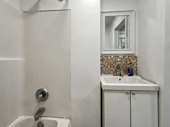 Building Photo - 201 N Aberdeen Ave