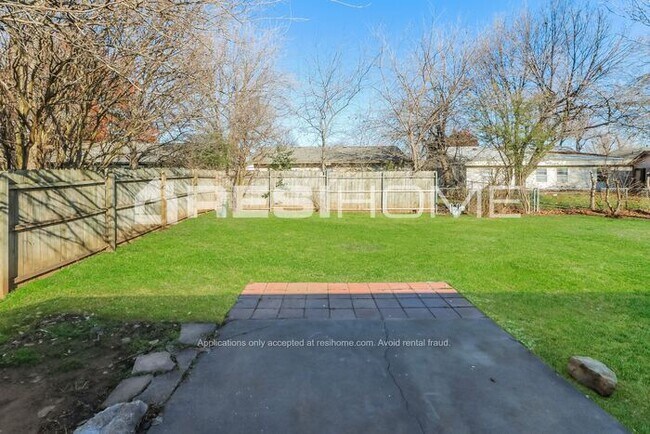 Building Photo - 1319 Atlanta Cir