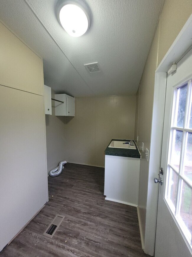 Building Photo - NOW PRE-LEASING-Accepting Applications- Elbert Co-Bowman, GA- 4 Bedroom and 2 Bathroom Manufactur...