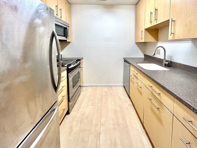 Building Photo - Hills Garden Condo Association - comfort and convenience perfectly situated between Downtown Burl...