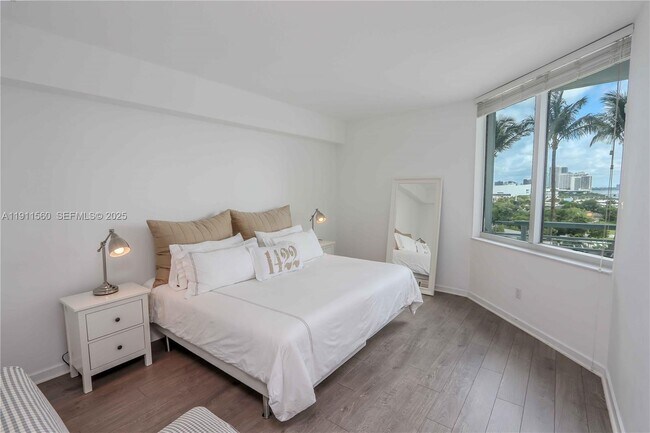 Building Photo - 325 S Biscayne Blvd