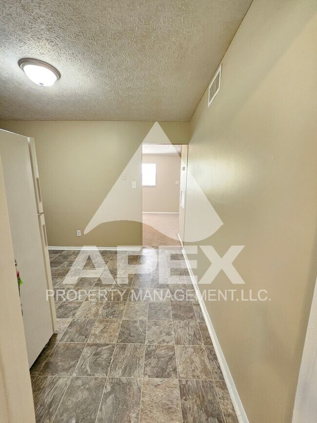 Building Photo - Spacious 1 Bd - 1Ba Apartment in North Kno...
