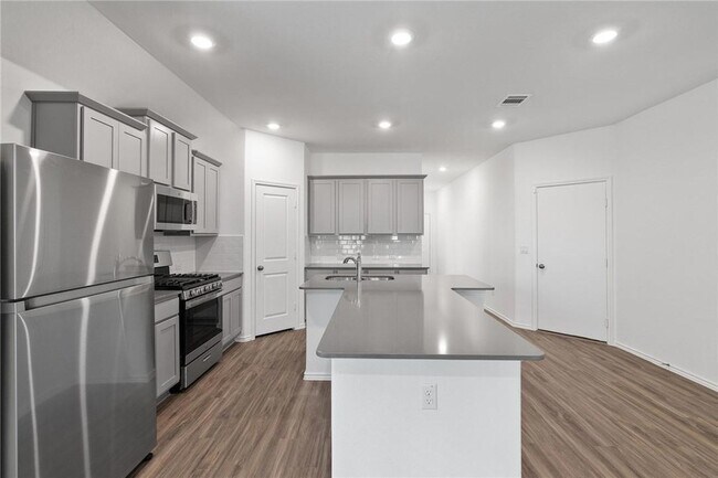 Building Photo - 245 Salt Springs Rd