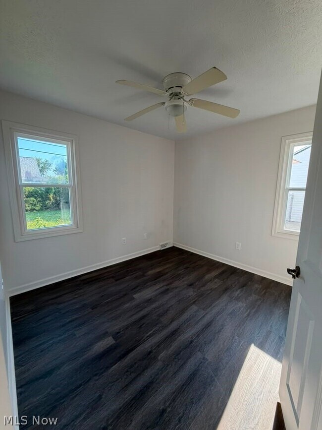 Building Photo - 26381 Drakefield Ave