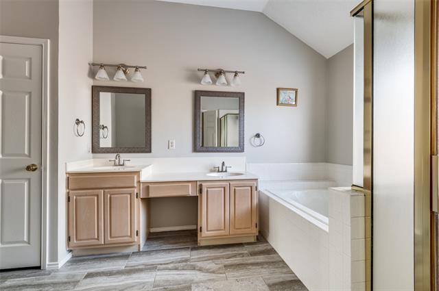 Building Photo - 2608 Glenridge Dr