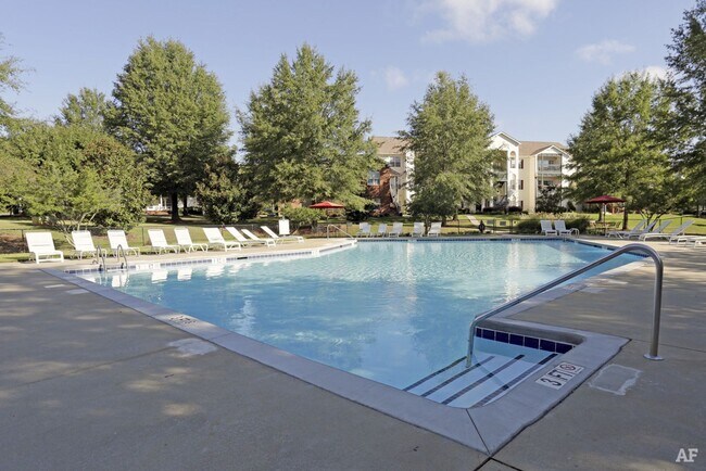 Building Photo - 190-206 (11) (NO TRANSFERS!)