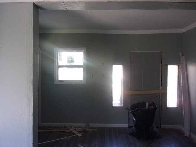 Building Photo - 803 Richmond Ave
