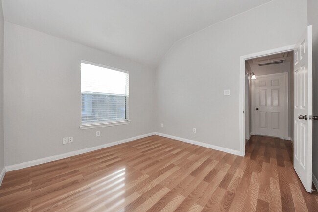 Building Photo - 8719 Sailing Dr