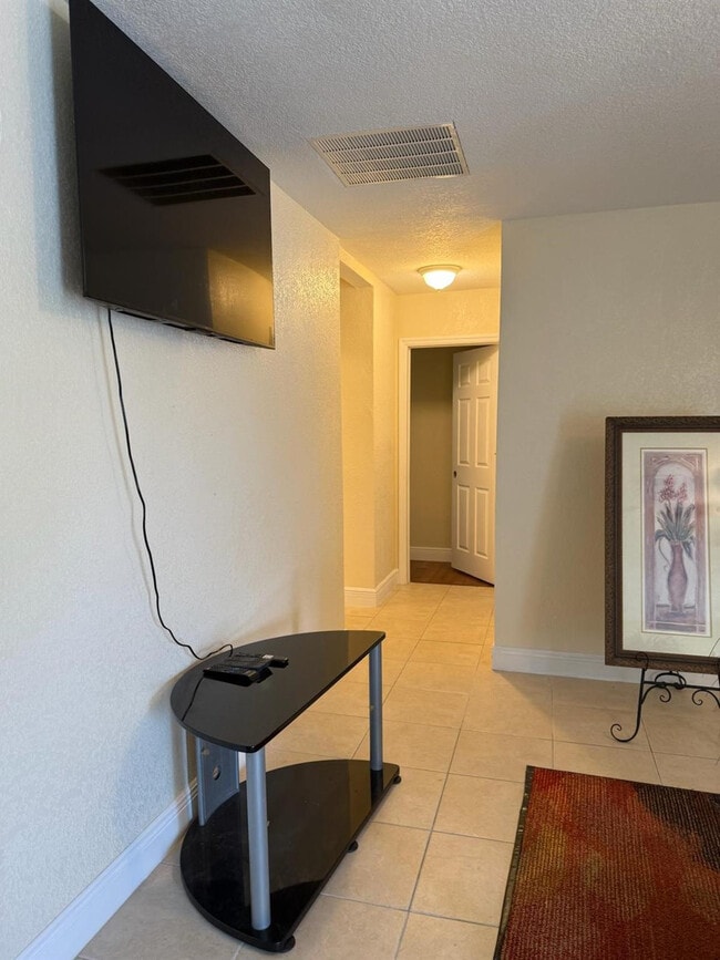 Building Photo - 5839 NW 16th St