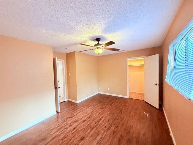 Building Photo - 6503 Columbia Oaks Ct