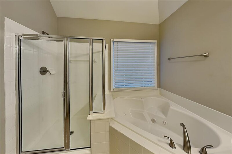 Building Photo - 3930 Summit Gate Dr