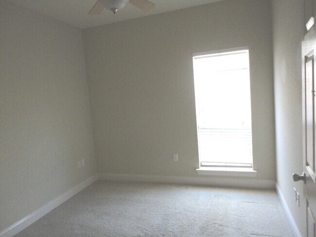 Building Photo - Shenandoah area 3BR/2BA house with dbl garage