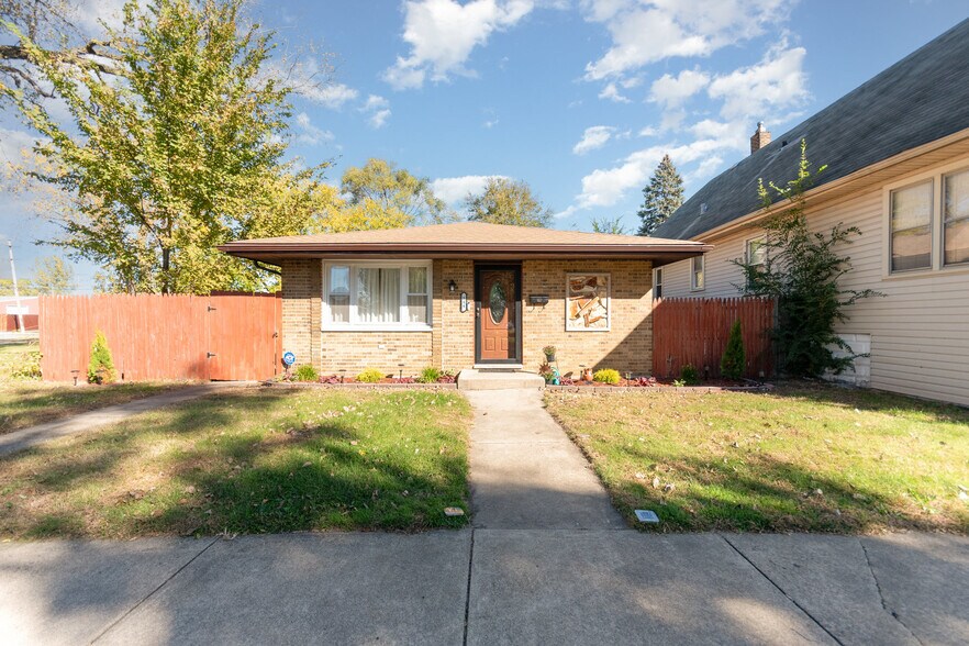 Primary Photo - 544 Garfield Ave