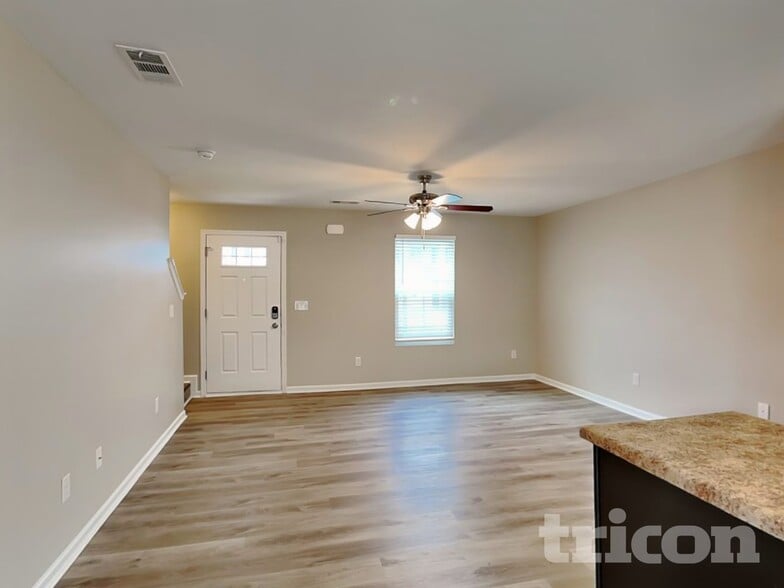 Building Photo - 1868 Belle Arbor Dr