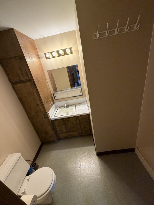 Building Photo - 120 Carlanna Lake Rd