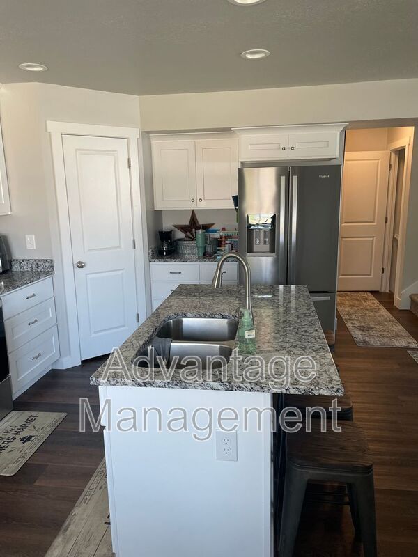 Building Photo - 1010 N 20 E