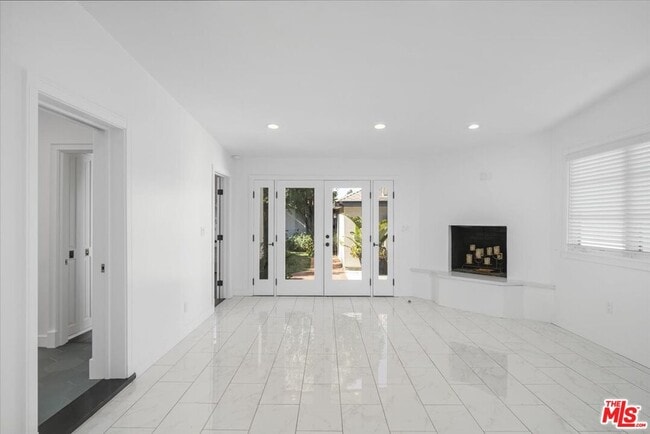 Building Photo - 645 N Sierra Bonita Ave