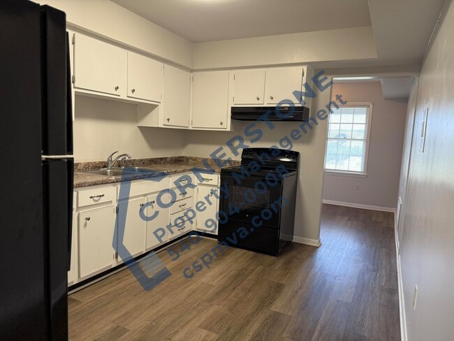 Building Photo - 6500 Carefree Ln