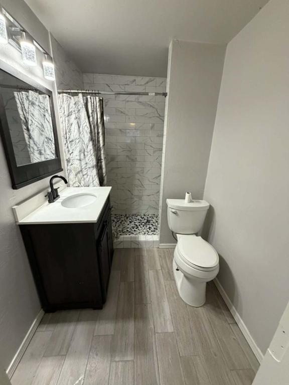 Building Photo - 1313 Fir St