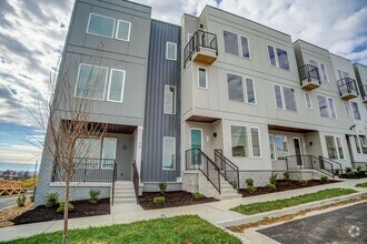 Building Photo - Great condo with skyline view and garage