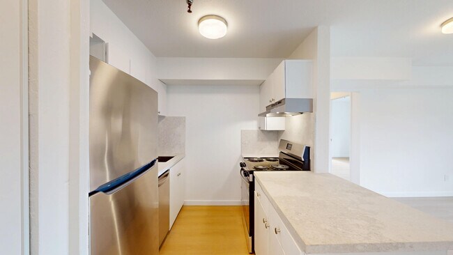 Building Photo - 2037 Castro St