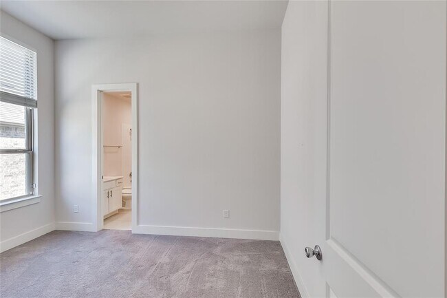 Building Photo - 5853 Bianca Dr