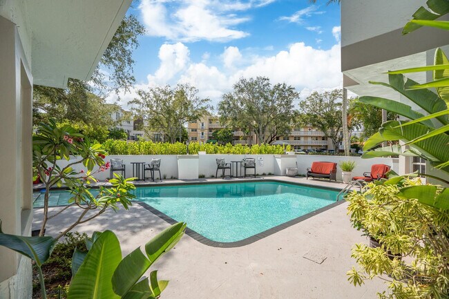 Building Photo - 1321 Bayview Dr