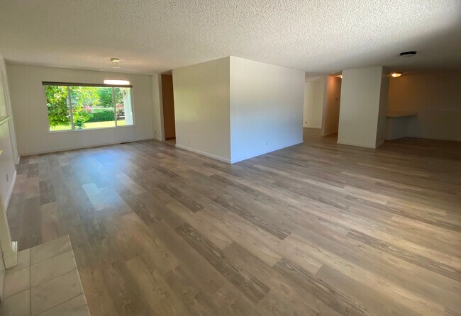 Building Photo - Coming Soon - Green Valley Home in Lovely Park-like Setting