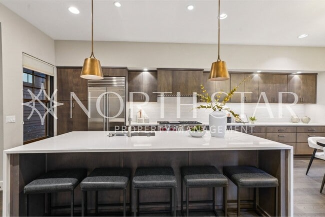 Building Photo - Luxury Living in the Heart of Lake Oswego: Stylish 3-Story Townhouse