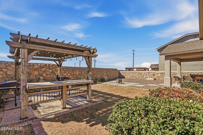 Building Photo - 7564 Wolf Creek Dr