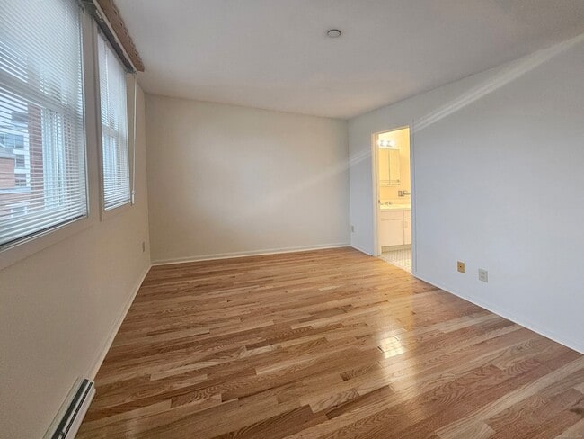 Building Photo - 95 Audubon St