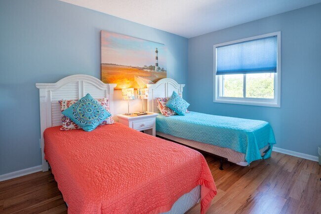 Building Photo - SHORT TERM RENTAL ONLY Spend Winter Oceanf...
