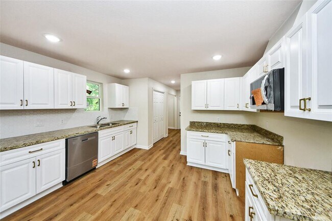 Building Photo - 2804 Bringhurst St