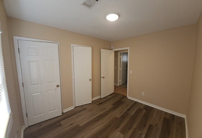 Building Photo - 5807 Hunter Rd