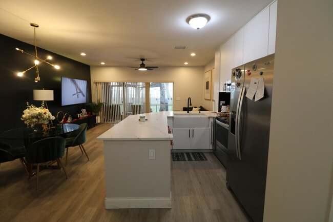 Building Photo - 6848 Brook Hollow Rd