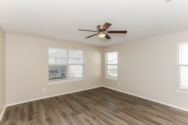 Building Photo - 7802 Mason Dells Dr