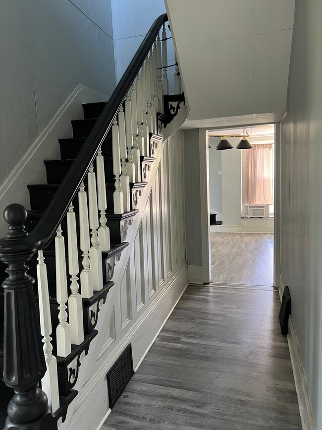 Building Photo - 214 Brown Ave