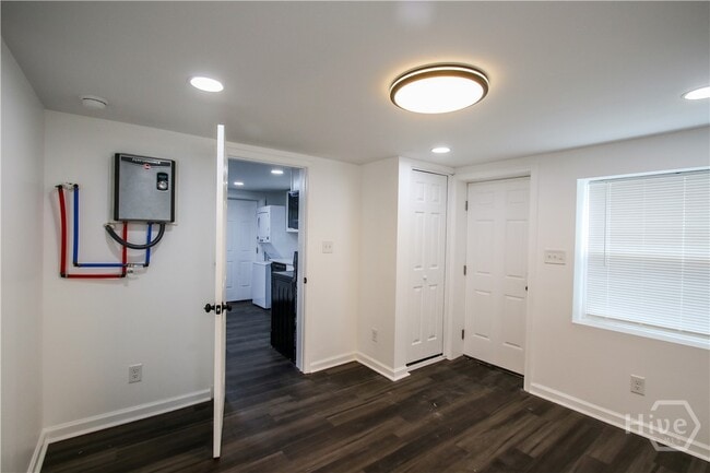 Building Photo - 1904 E 51st St