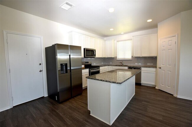 Building Photo - 700 Bayberry Cir