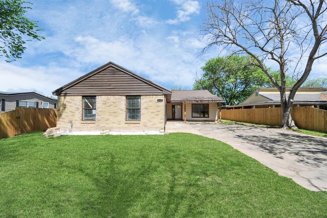 Building Photo - 1133 Kingston Dr