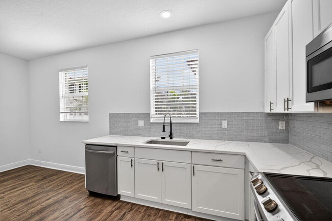 Building Photo - 2502 N Dixie Hwy