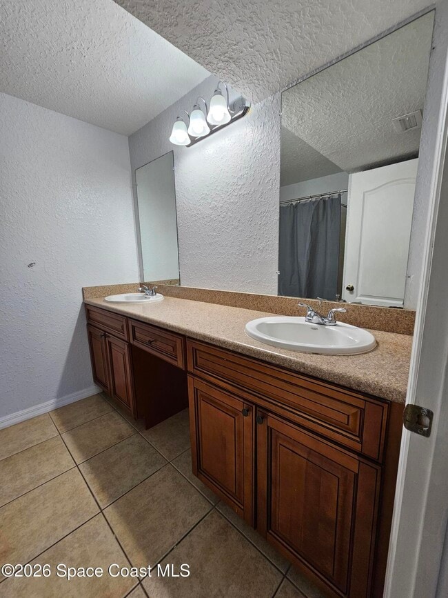 Building Photo - 2101 Forest Knoll Dr NE