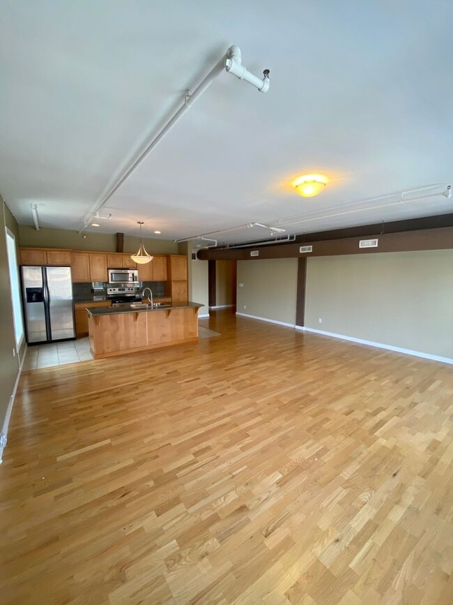 Building Photo - Live in the Heart of Downtown Spokane – 2B...