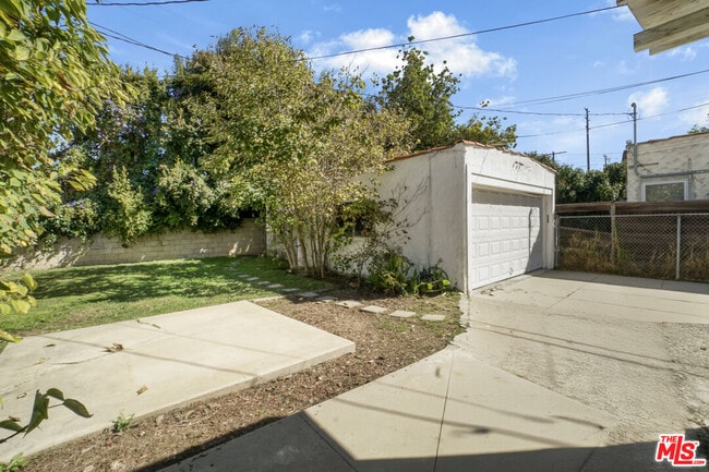 Building Photo - 2038 Malcolm Ave