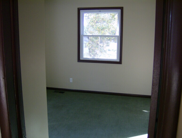 Building Photo - 488 Columbia Ave