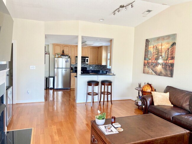 Building Photo - 3BD/3.5 Condo with Garage & Backyard in Shadowlawn! Blocks to the Beach! AVAILABLE NOW!