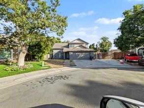 Building Photo - 3016 Park Royal Dr