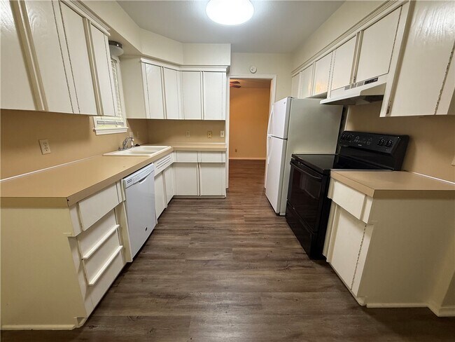 Building Photo - 1406 Willard St